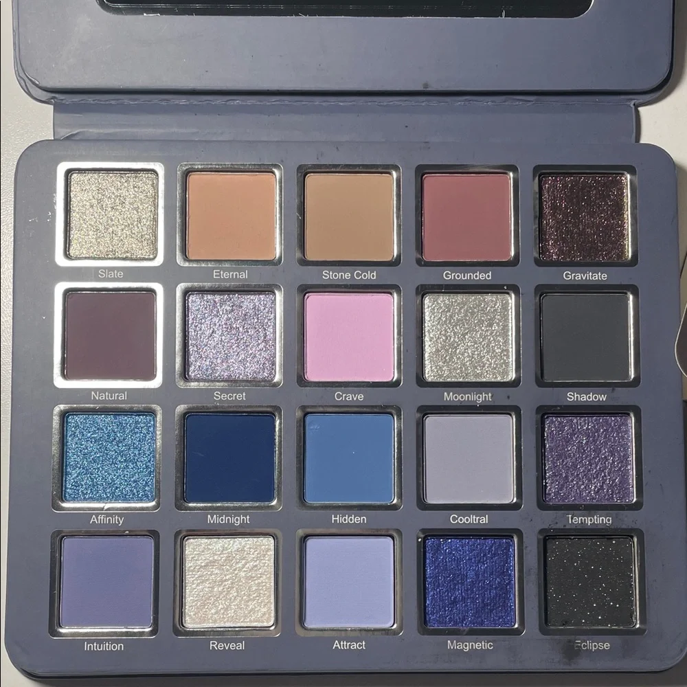 Cosmic brushes cooltrals eyeshadow palette - Picture 6 of 8